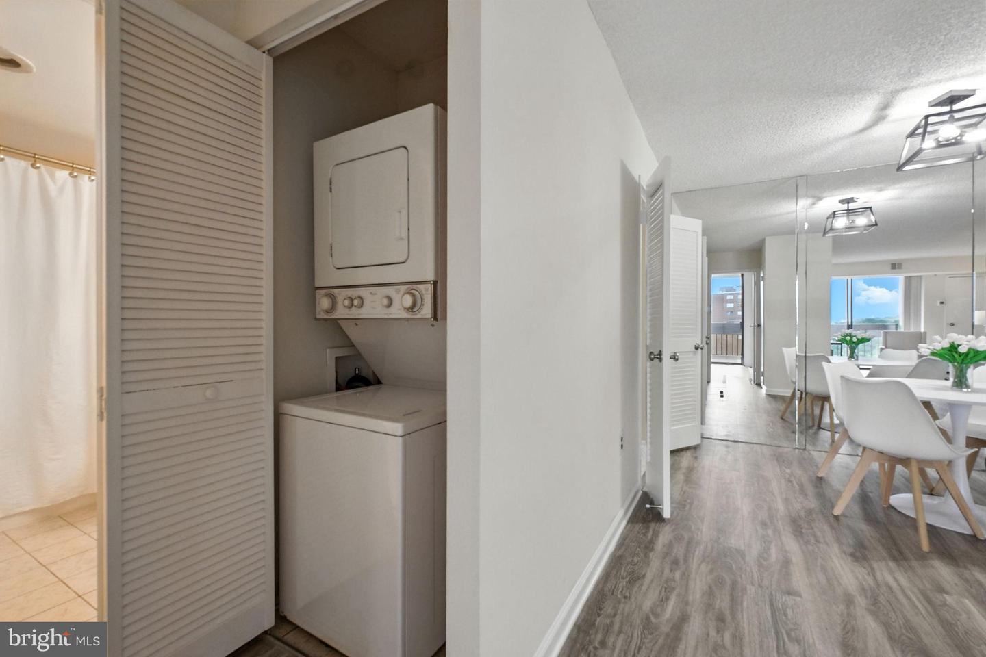 5300 HOLMES RUN PKWY #1210, ALEXANDRIA, Virginia 22304, 1 Bedroom Bedrooms, 2 Rooms Rooms,1 BathroomBathrooms,Residential,For sale,5300 HOLMES RUN PKWY #1210,VAAX2048396 MLS # VAAX2048396