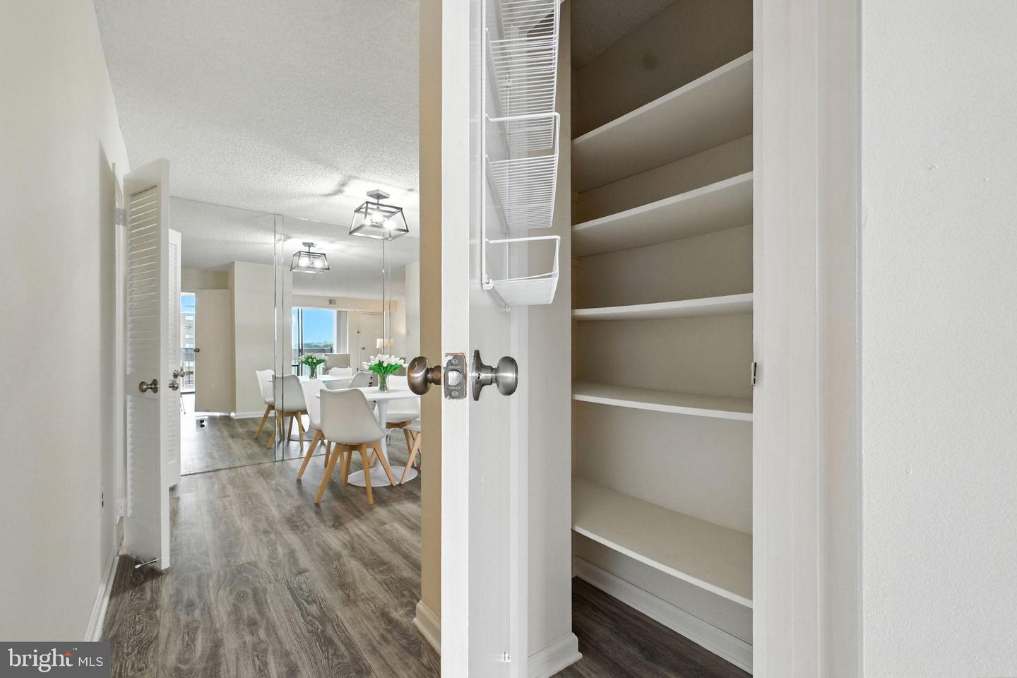 5300 HOLMES RUN PKWY #1210, ALEXANDRIA, Virginia 22304, 1 Bedroom Bedrooms, 2 Rooms Rooms,1 BathroomBathrooms,Residential,For sale,5300 HOLMES RUN PKWY #1210,VAAX2048396 MLS # VAAX2048396