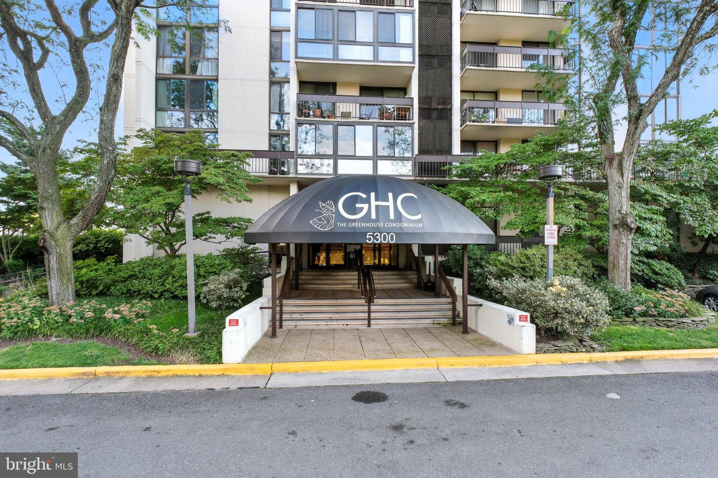 5300 HOLMES RUN PKWY #1210, ALEXANDRIA, Virginia 22304, 1 Bedroom Bedrooms, 2 Rooms Rooms,1 BathroomBathrooms,Residential,For sale,5300 HOLMES RUN PKWY #1210,VAAX2048396 MLS # VAAX2048396