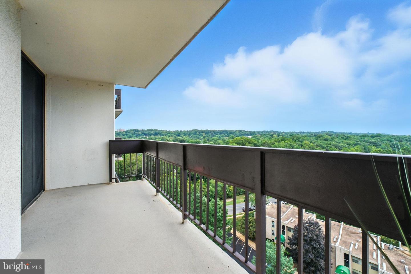 5300 HOLMES RUN PKWY #1210, ALEXANDRIA, Virginia 22304, 1 Bedroom Bedrooms, 2 Rooms Rooms,1 BathroomBathrooms,Residential,For sale,5300 HOLMES RUN PKWY #1210,VAAX2048396 MLS # VAAX2048396