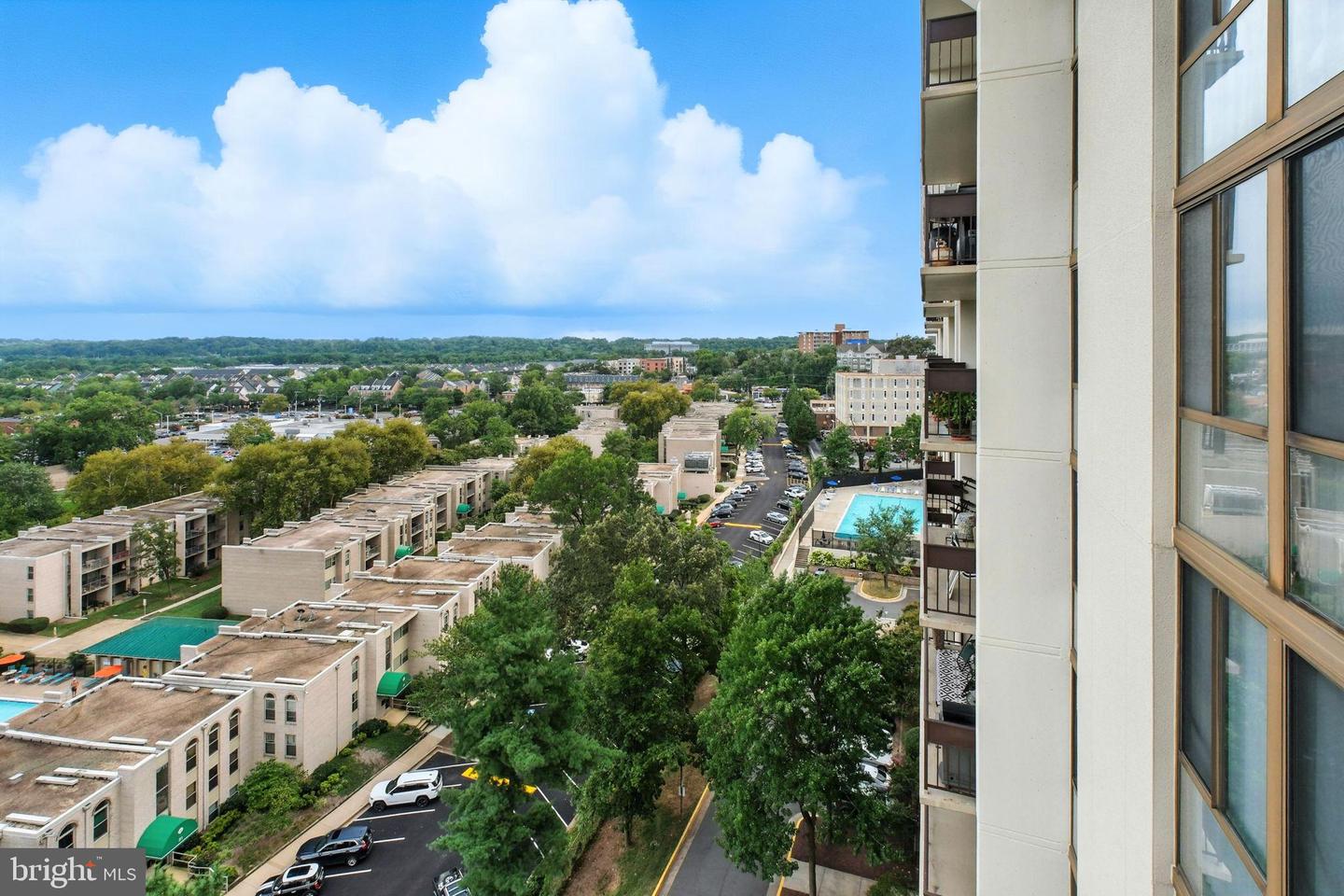 5300 HOLMES RUN PKWY #1210, ALEXANDRIA, Virginia 22304, 1 Bedroom Bedrooms, 2 Rooms Rooms,1 BathroomBathrooms,Residential,For sale,5300 HOLMES RUN PKWY #1210,VAAX2048396 MLS # VAAX2048396