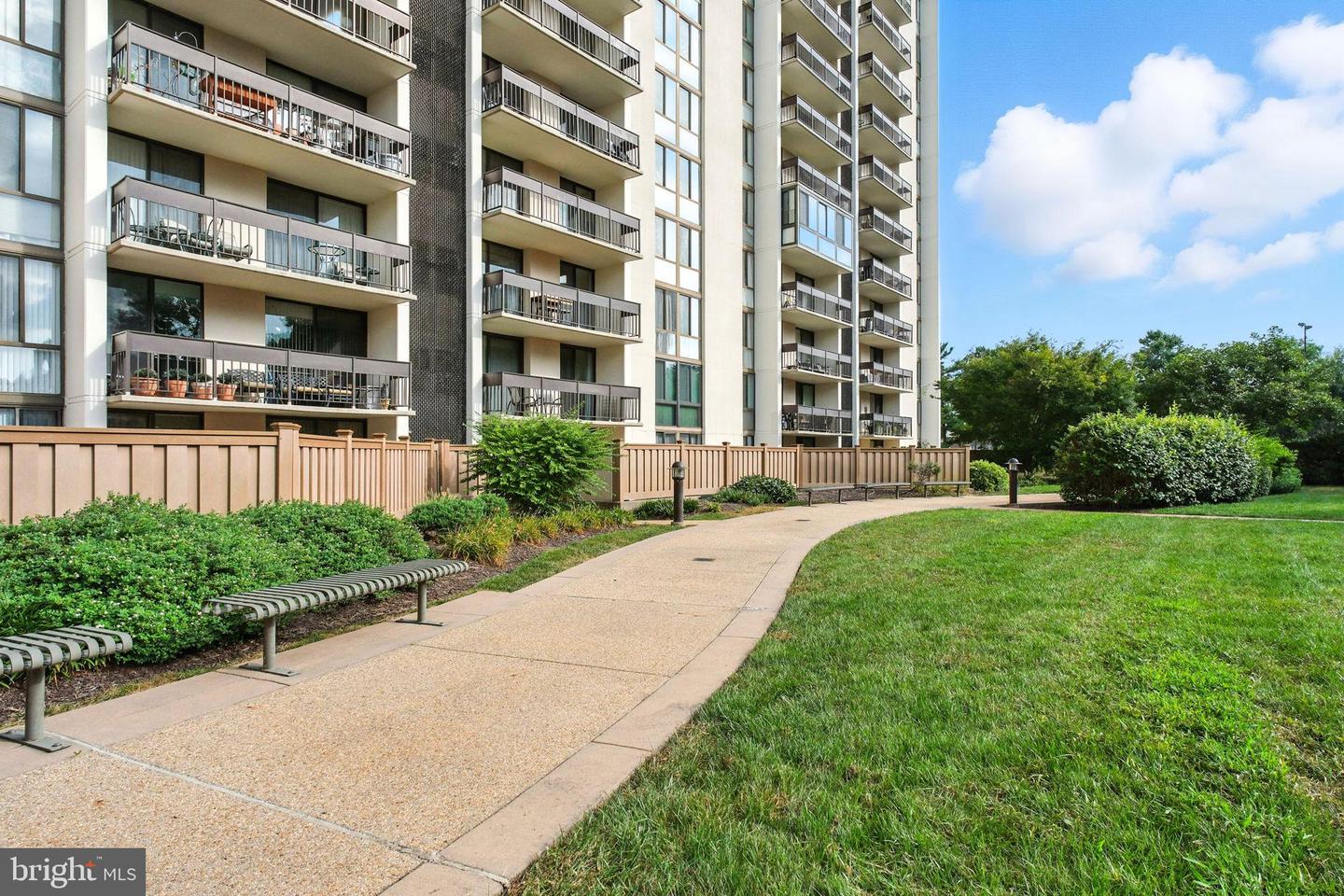 5300 HOLMES RUN PKWY #1210, ALEXANDRIA, Virginia 22304, 1 Bedroom Bedrooms, 2 Rooms Rooms,1 BathroomBathrooms,Residential,For sale,5300 HOLMES RUN PKWY #1210,VAAX2048396 MLS # VAAX2048396