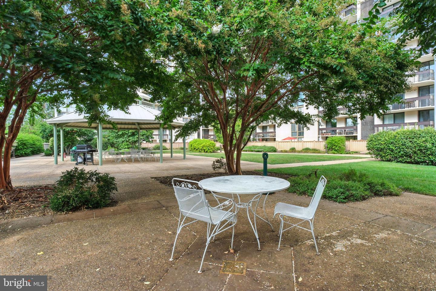 5300 HOLMES RUN PKWY #1210, ALEXANDRIA, Virginia 22304, 1 Bedroom Bedrooms, 2 Rooms Rooms,1 BathroomBathrooms,Residential,For sale,5300 HOLMES RUN PKWY #1210,VAAX2048396 MLS # VAAX2048396