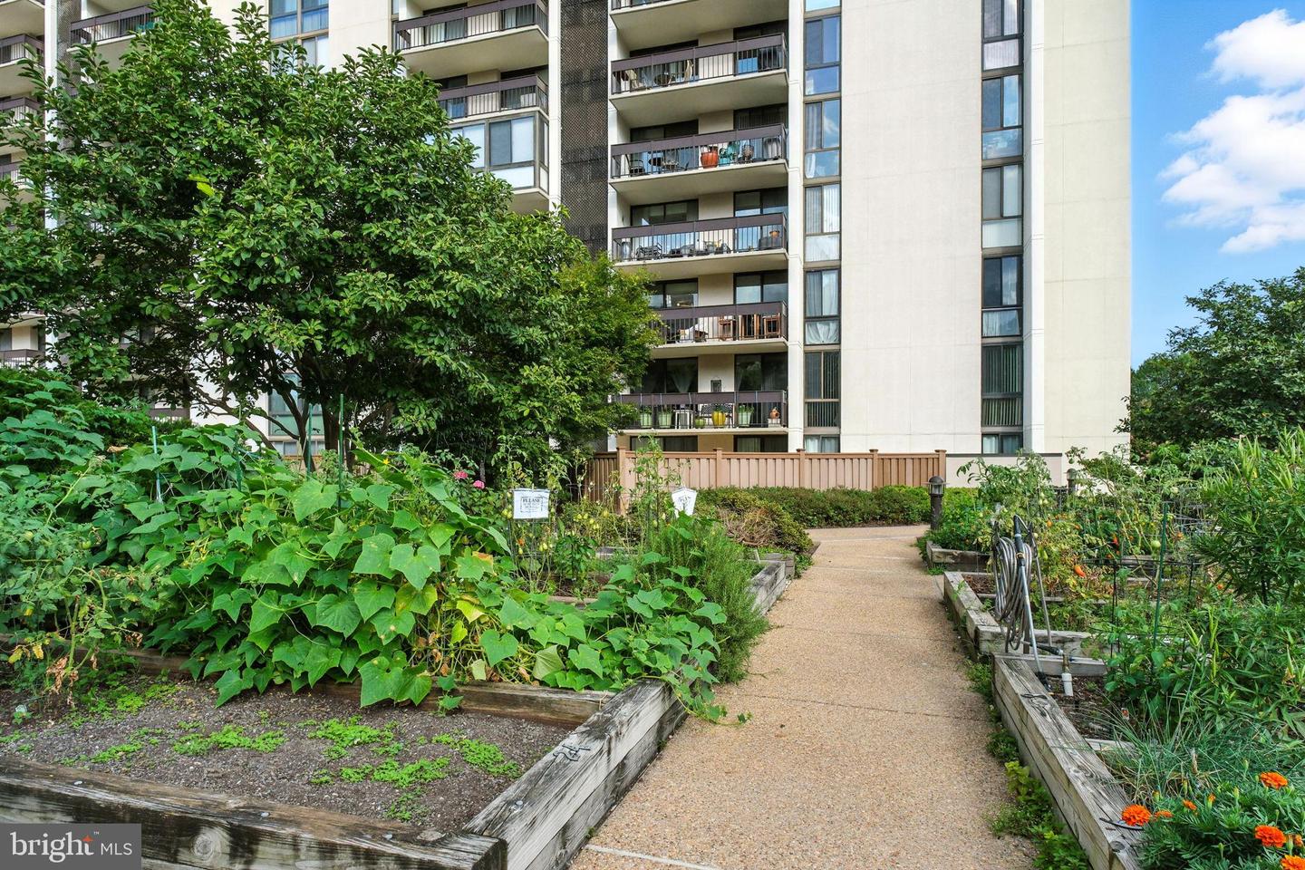 5300 HOLMES RUN PKWY #1210, ALEXANDRIA, Virginia 22304, 1 Bedroom Bedrooms, 2 Rooms Rooms,1 BathroomBathrooms,Residential,For sale,5300 HOLMES RUN PKWY #1210,VAAX2048396 MLS # VAAX2048396