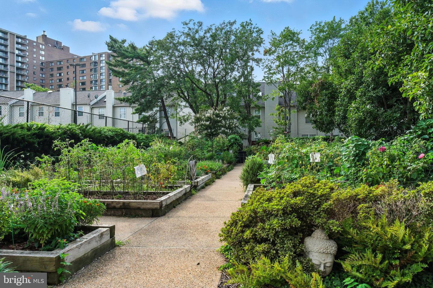 5300 HOLMES RUN PKWY #1210, ALEXANDRIA, Virginia 22304, 1 Bedroom Bedrooms, 2 Rooms Rooms,1 BathroomBathrooms,Residential,For sale,5300 HOLMES RUN PKWY #1210,VAAX2048396 MLS # VAAX2048396