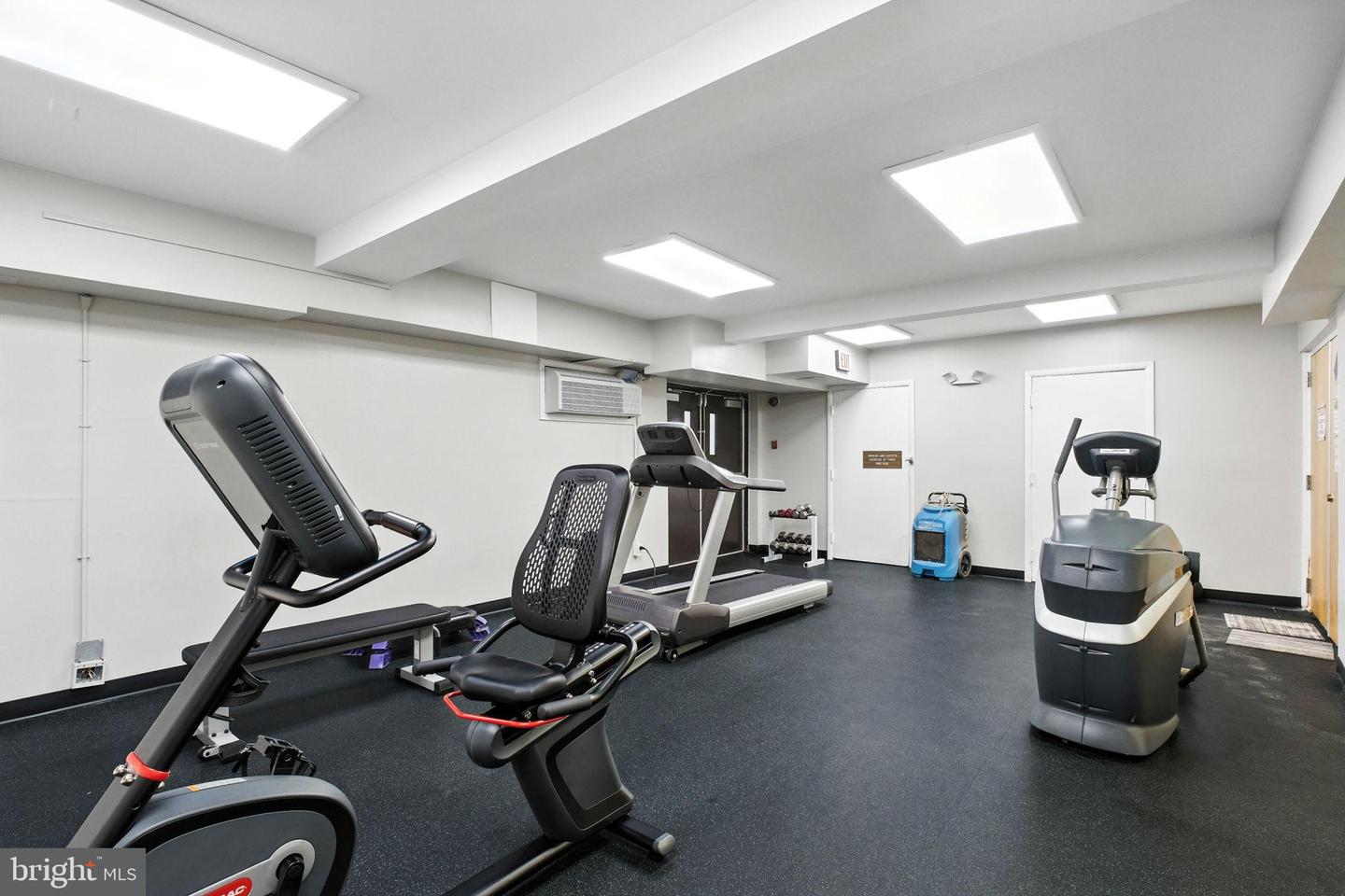 5300 HOLMES RUN PKWY #1210, ALEXANDRIA, Virginia 22304, 1 Bedroom Bedrooms, 2 Rooms Rooms,1 BathroomBathrooms,Residential,For sale,5300 HOLMES RUN PKWY #1210,VAAX2048396 MLS # VAAX2048396