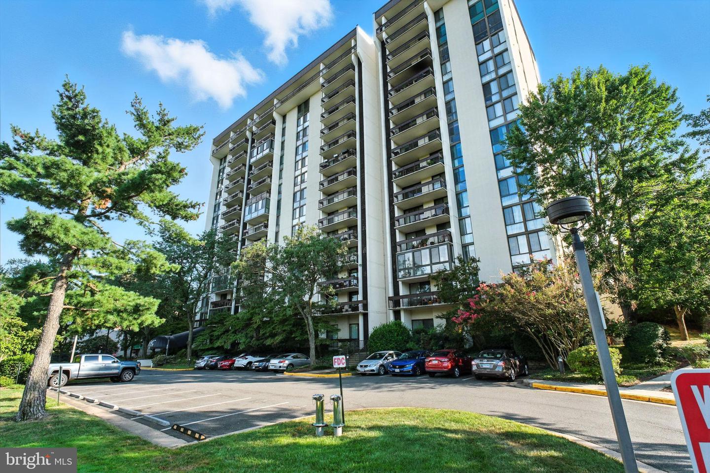 5300 HOLMES RUN PKWY #1210, ALEXANDRIA, Virginia 22304, 1 Bedroom Bedrooms, 2 Rooms Rooms,1 BathroomBathrooms,Residential,For sale,5300 HOLMES RUN PKWY #1210,VAAX2048396 MLS # VAAX2048396