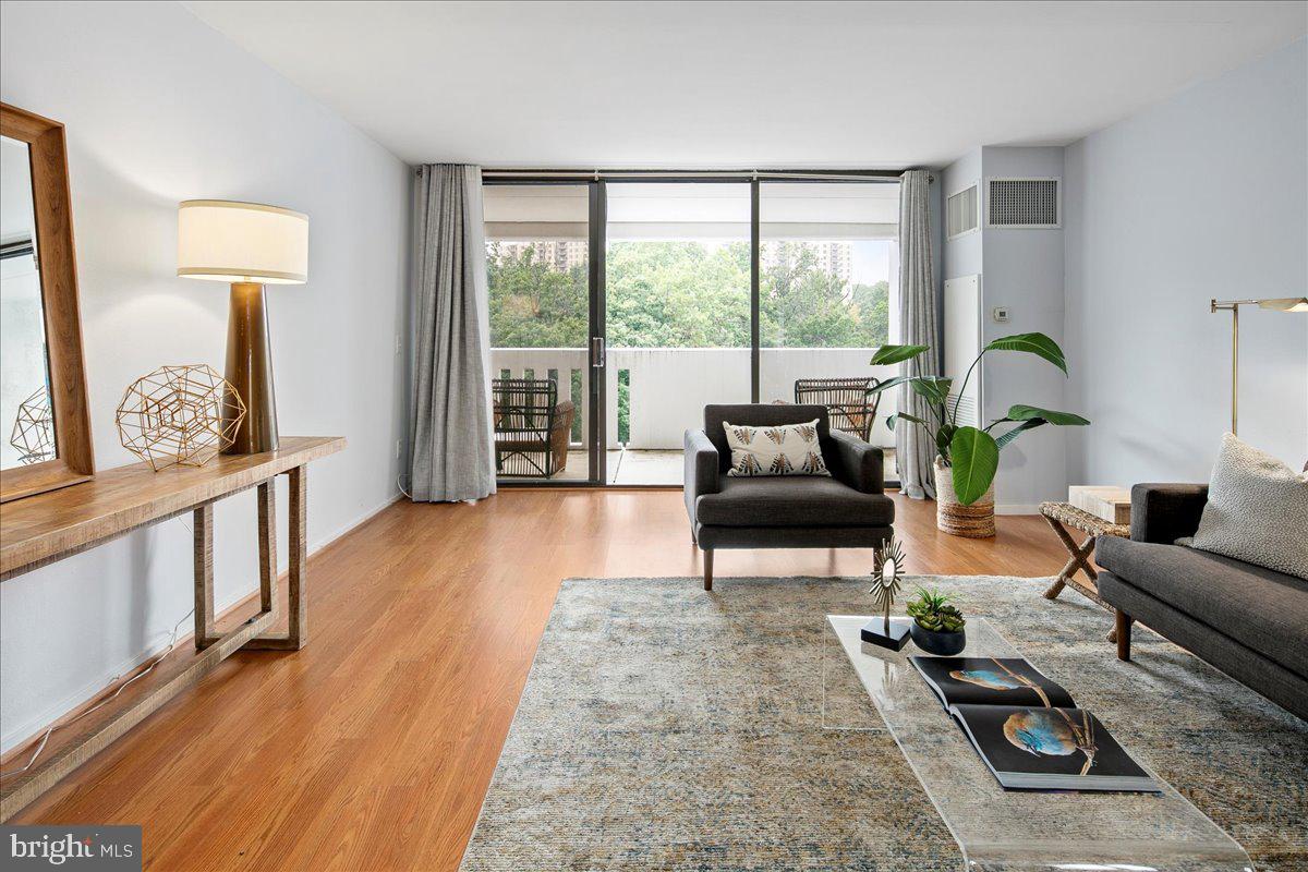 6101 EDSALL RD #702, ALEXANDRIA, Virginia 22304, 2 Bedrooms Bedrooms, 4 Rooms Rooms,2 BathroomsBathrooms,Residential,For sale,6101 EDSALL RD #702,VAAX2048478 MLS # VAAX2048478