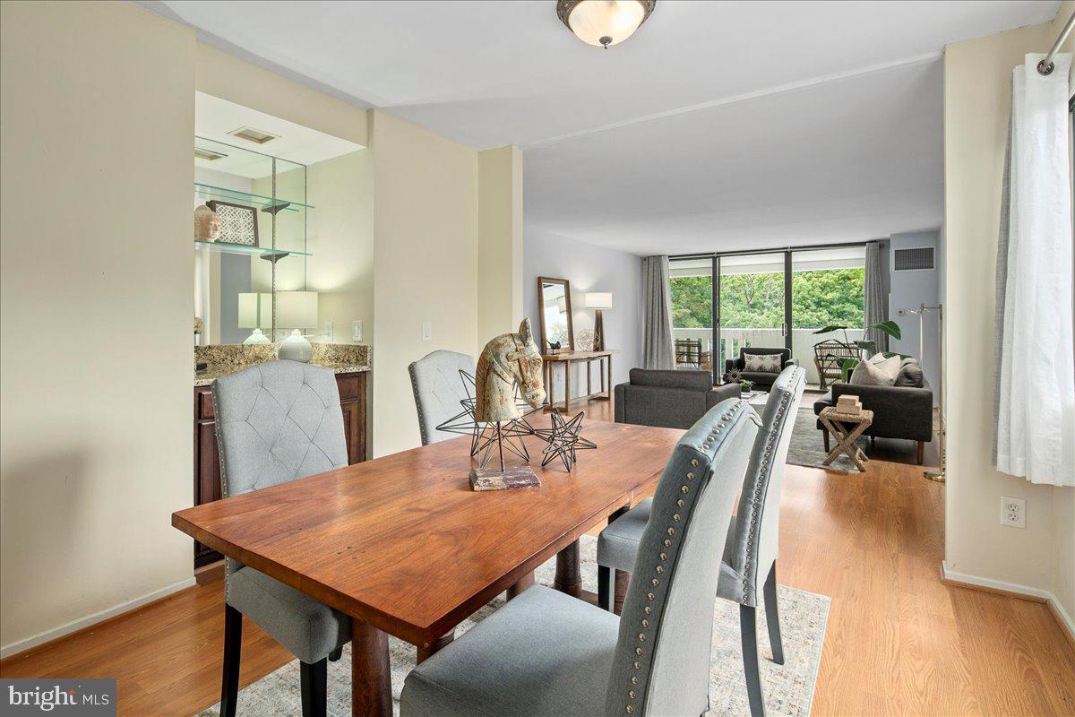 6101 EDSALL RD #702, ALEXANDRIA, Virginia 22304, 2 Bedrooms Bedrooms, 4 Rooms Rooms,2 BathroomsBathrooms,Residential,For sale,6101 EDSALL RD #702,VAAX2048478 MLS # VAAX2048478
