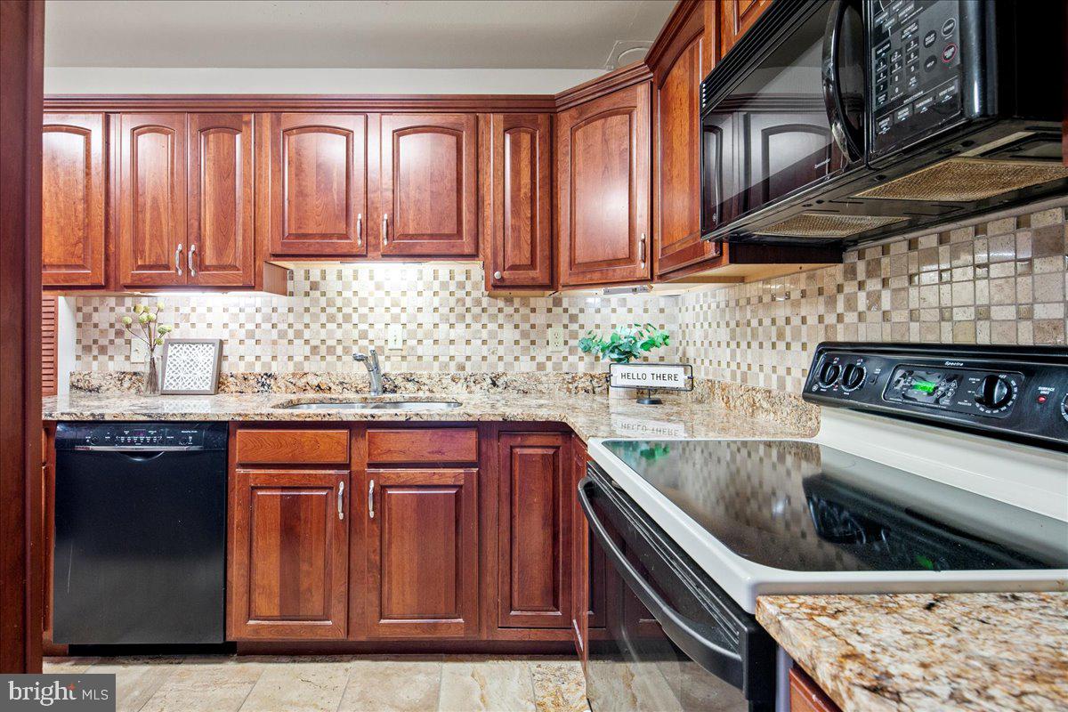 6101 EDSALL RD #702, ALEXANDRIA, Virginia 22304, 2 Bedrooms Bedrooms, 4 Rooms Rooms,2 BathroomsBathrooms,Residential,For sale,6101 EDSALL RD #702,VAAX2048478 MLS # VAAX2048478