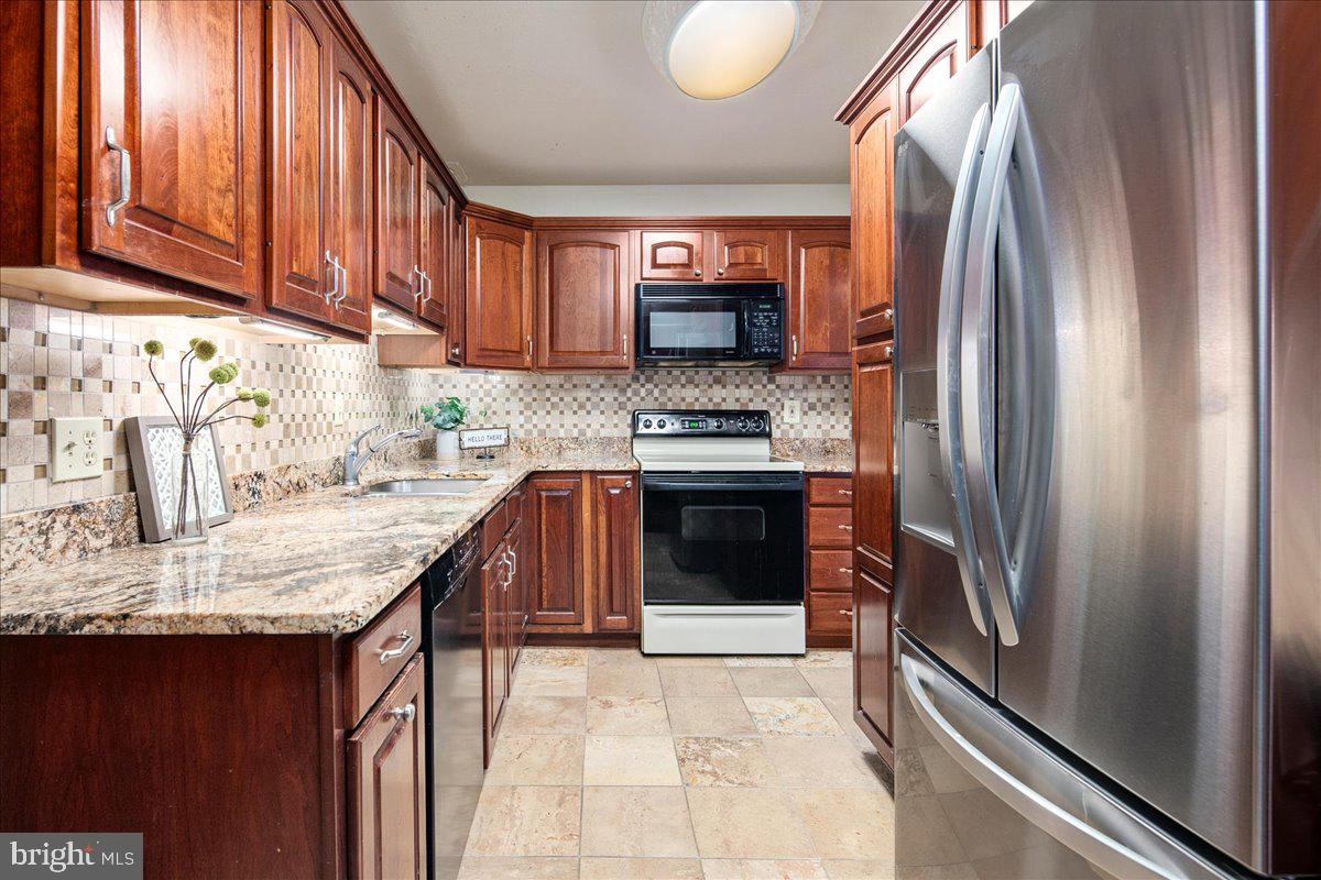 6101 EDSALL RD #702, ALEXANDRIA, Virginia 22304, 2 Bedrooms Bedrooms, 4 Rooms Rooms,2 BathroomsBathrooms,Residential,For sale,6101 EDSALL RD #702,VAAX2048478 MLS # VAAX2048478
