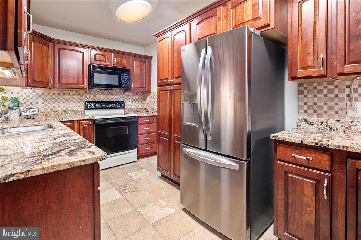 6101 EDSALL RD #702, ALEXANDRIA, Virginia 22304, 2 Bedrooms Bedrooms, 4 Rooms Rooms,2 BathroomsBathrooms,Residential,For sale,6101 EDSALL RD #702,VAAX2048478 MLS # VAAX2048478