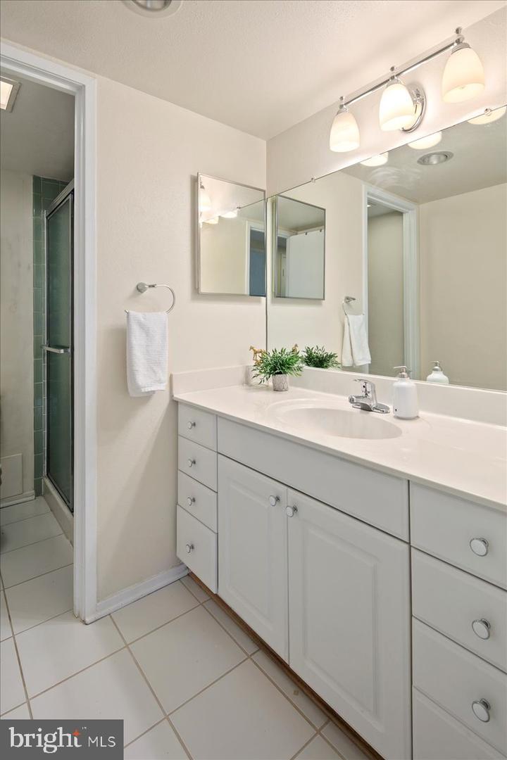 6101 EDSALL RD #702, ALEXANDRIA, Virginia 22304, 2 Bedrooms Bedrooms, 4 Rooms Rooms,2 BathroomsBathrooms,Residential,For sale,6101 EDSALL RD #702,VAAX2048478 MLS # VAAX2048478