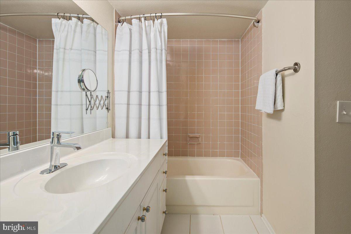 6101 EDSALL RD #702, ALEXANDRIA, Virginia 22304, 2 Bedrooms Bedrooms, 4 Rooms Rooms,2 BathroomsBathrooms,Residential,For sale,6101 EDSALL RD #702,VAAX2048478 MLS # VAAX2048478