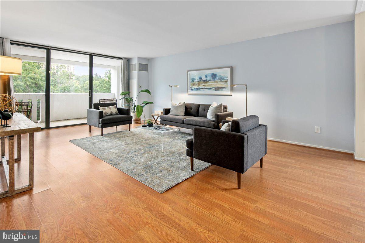 6101 EDSALL RD #702, ALEXANDRIA, Virginia 22304, 2 Bedrooms Bedrooms, 4 Rooms Rooms,2 BathroomsBathrooms,Residential,For sale,6101 EDSALL RD #702,VAAX2048478 MLS # VAAX2048478