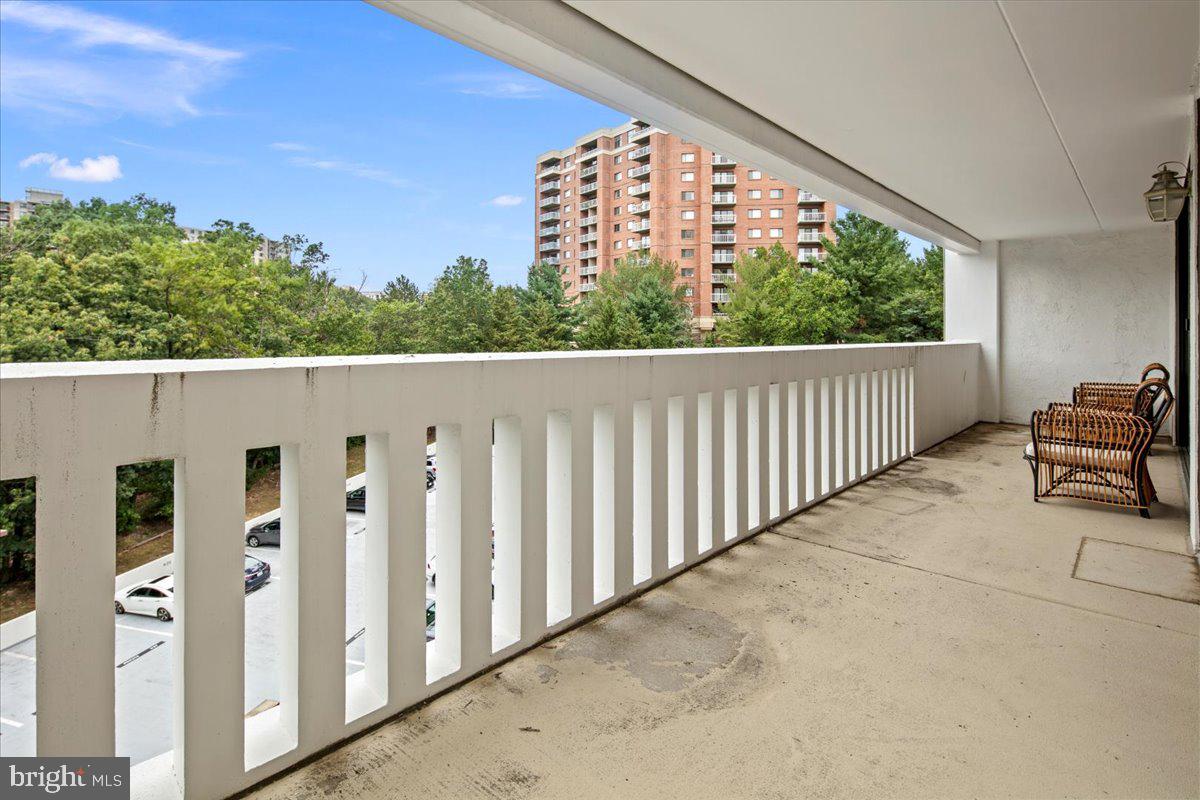 6101 EDSALL RD #702, ALEXANDRIA, Virginia 22304, 2 Bedrooms Bedrooms, 4 Rooms Rooms,2 BathroomsBathrooms,Residential,For sale,6101 EDSALL RD #702,VAAX2048478 MLS # VAAX2048478
