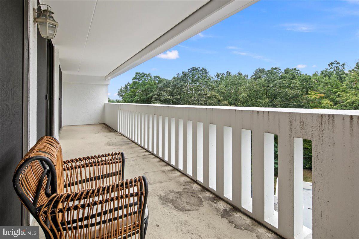 6101 EDSALL RD #702, ALEXANDRIA, Virginia 22304, 2 Bedrooms Bedrooms, 4 Rooms Rooms,2 BathroomsBathrooms,Residential,For sale,6101 EDSALL RD #702,VAAX2048478 MLS # VAAX2048478