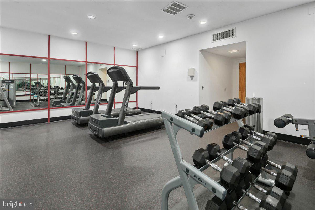 6101 EDSALL RD #702, ALEXANDRIA, Virginia 22304, 2 Bedrooms Bedrooms, 4 Rooms Rooms,2 BathroomsBathrooms,Residential,For sale,6101 EDSALL RD #702,VAAX2048478 MLS # VAAX2048478