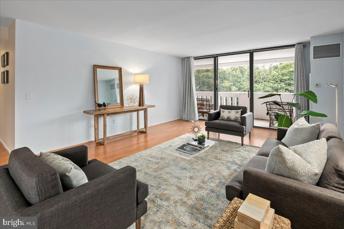 6101 EDSALL RD #702, ALEXANDRIA, Virginia 22304, 2 Bedrooms Bedrooms, 4 Rooms Rooms,2 BathroomsBathrooms,Residential,For sale,6101 EDSALL RD #702,VAAX2048478 MLS # VAAX2048478