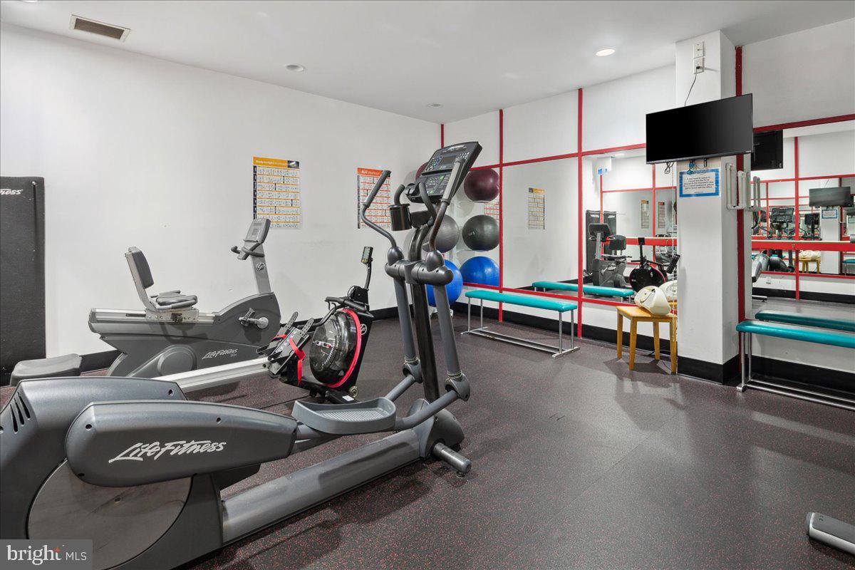 6101 EDSALL RD #702, ALEXANDRIA, Virginia 22304, 2 Bedrooms Bedrooms, 4 Rooms Rooms,2 BathroomsBathrooms,Residential,For sale,6101 EDSALL RD #702,VAAX2048478 MLS # VAAX2048478