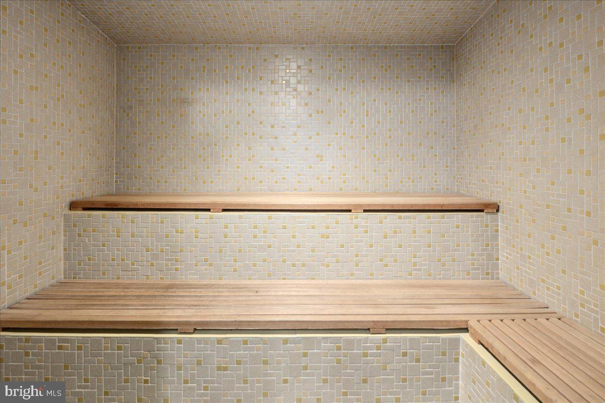 6101 EDSALL RD #702, ALEXANDRIA, Virginia 22304, 2 Bedrooms Bedrooms, 4 Rooms Rooms,2 BathroomsBathrooms,Residential,For sale,6101 EDSALL RD #702,VAAX2048478 MLS # VAAX2048478