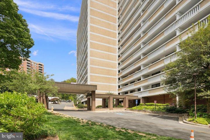 6101 EDSALL RD #702, ALEXANDRIA, Virginia 22304, 2 Bedrooms Bedrooms, 4 Rooms Rooms,2 BathroomsBathrooms,Residential,For sale,6101 EDSALL RD #702,VAAX2048478 MLS # VAAX2048478
