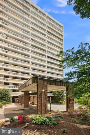 6101 EDSALL RD #702, ALEXANDRIA, Virginia 22304, 2 Bedrooms Bedrooms, 4 Rooms Rooms,2 BathroomsBathrooms,Residential,For sale,6101 EDSALL RD #702,VAAX2048478 MLS # VAAX2048478