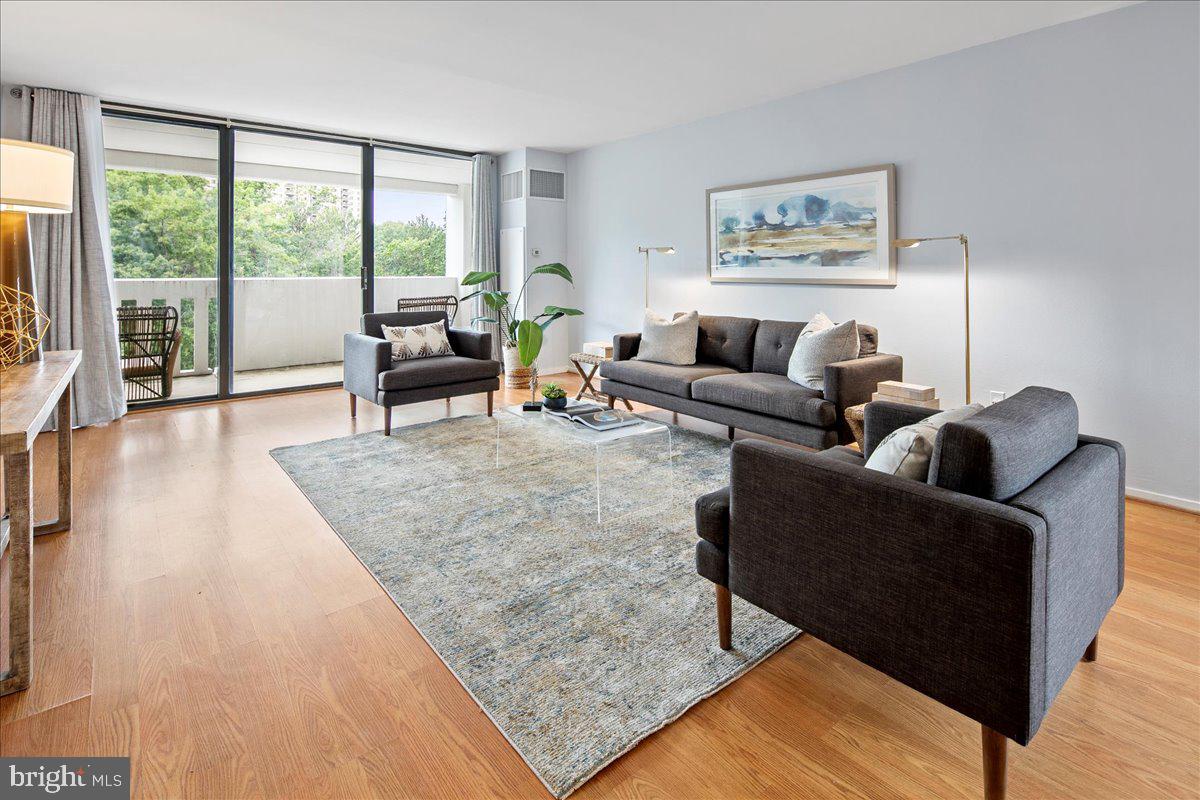 6101 EDSALL RD #702, ALEXANDRIA, Virginia 22304, 2 Bedrooms Bedrooms, 4 Rooms Rooms,2 BathroomsBathrooms,Residential,For sale,6101 EDSALL RD #702,VAAX2048478 MLS # VAAX2048478