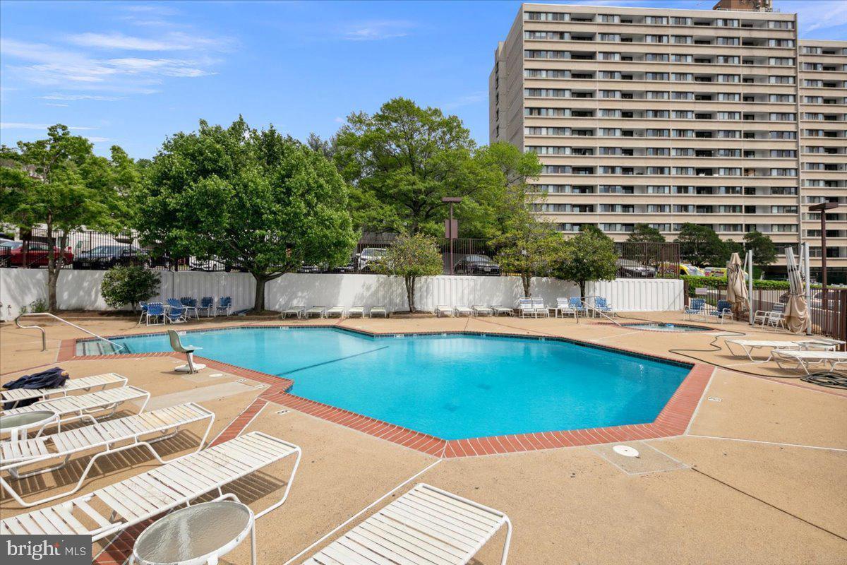 6101 EDSALL RD #702, ALEXANDRIA, Virginia 22304, 2 Bedrooms Bedrooms, 4 Rooms Rooms,2 BathroomsBathrooms,Residential,For sale,6101 EDSALL RD #702,VAAX2048478 MLS # VAAX2048478