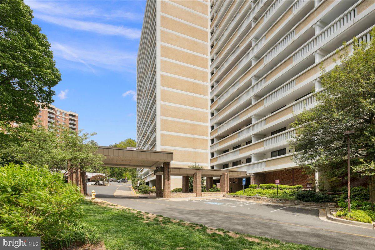 6101 EDSALL RD #702, ALEXANDRIA, Virginia 22304, 2 Bedrooms Bedrooms, 4 Rooms Rooms,2 BathroomsBathrooms,Residential,For sale,6101 EDSALL RD #702,VAAX2048478 MLS # VAAX2048478
