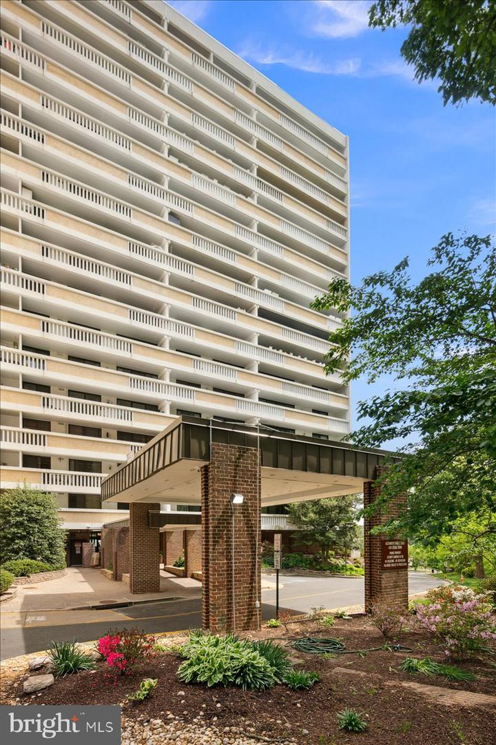 6101 EDSALL RD #702, ALEXANDRIA, Virginia 22304, 2 Bedrooms Bedrooms, 4 Rooms Rooms,2 BathroomsBathrooms,Residential,For sale,6101 EDSALL RD #702,VAAX2048478 MLS # VAAX2048478