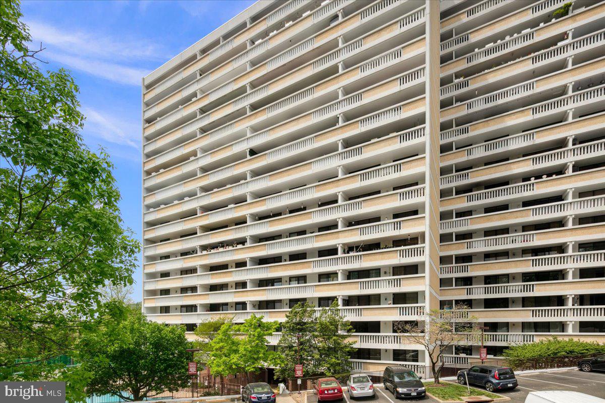 6101 EDSALL RD #702, ALEXANDRIA, Virginia 22304, 2 Bedrooms Bedrooms, 4 Rooms Rooms,2 BathroomsBathrooms,Residential,For sale,6101 EDSALL RD #702,VAAX2048478 MLS # VAAX2048478