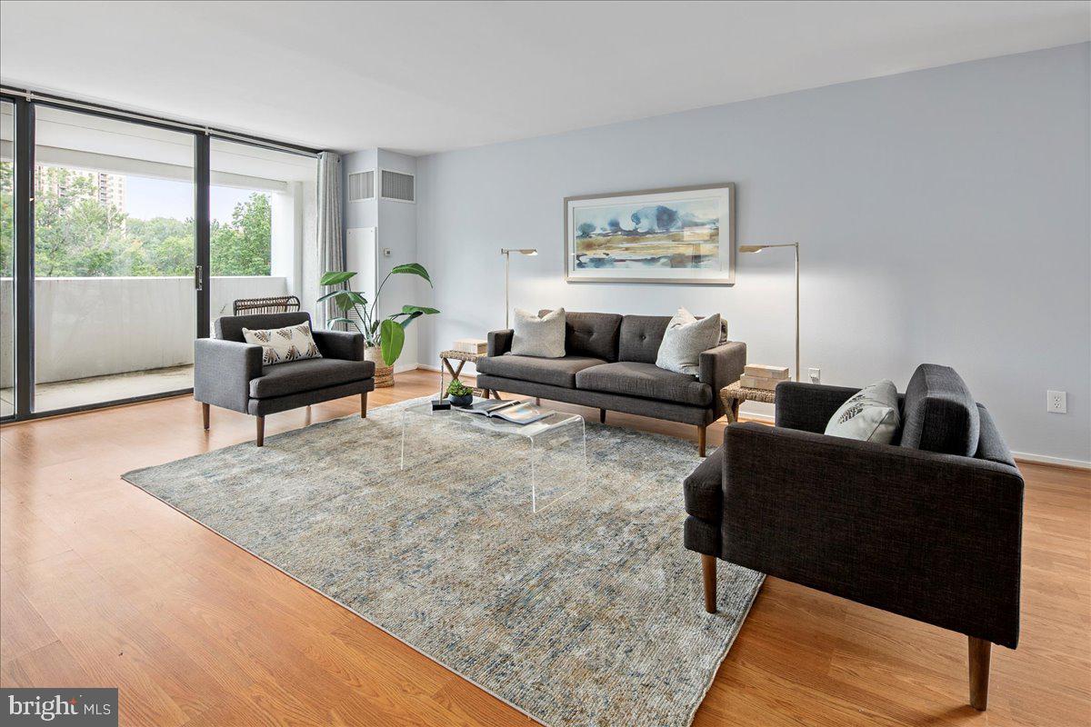 6101 EDSALL RD #702, ALEXANDRIA, Virginia 22304, 2 Bedrooms Bedrooms, 4 Rooms Rooms,2 BathroomsBathrooms,Residential,For sale,6101 EDSALL RD #702,VAAX2048478 MLS # VAAX2048478