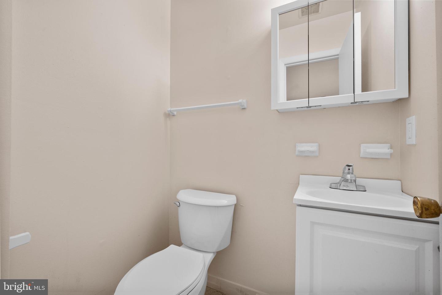5036 NASH ST NE, WASHINGTON, District Of Columbia 20019, 3 Bedrooms Bedrooms, ,3 BathroomsBathrooms,Residential,For sale,5036 NASH ST NE,DCDC2215540 MLS # DCDC2215540