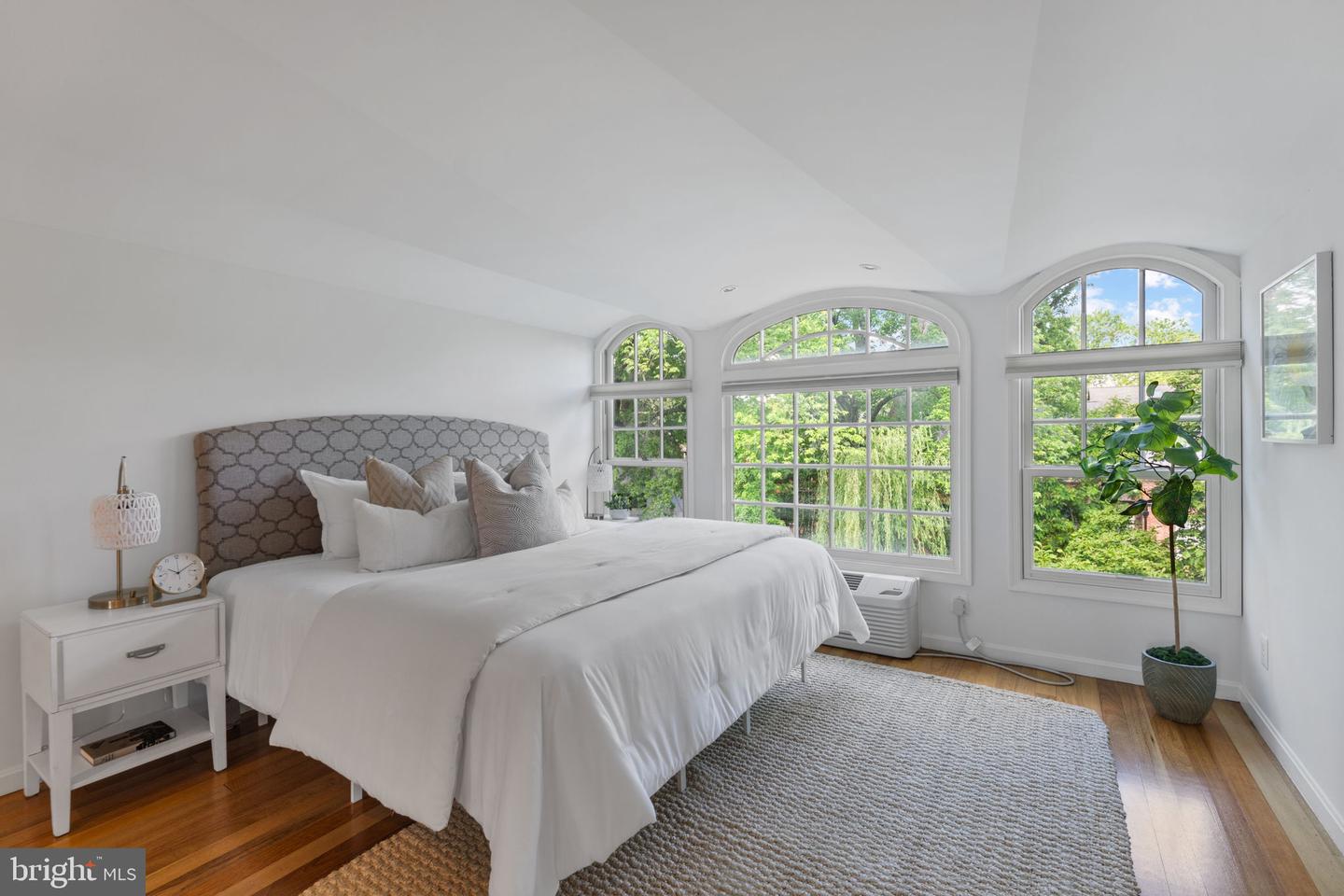 911 S LEE ST, ALEXANDRIA, Virginia 22314, 4 Bedrooms Bedrooms, ,3 BathroomsBathrooms,Residential,For sale,911 S LEE ST,VAAX2048780 MLS # VAAX2048780