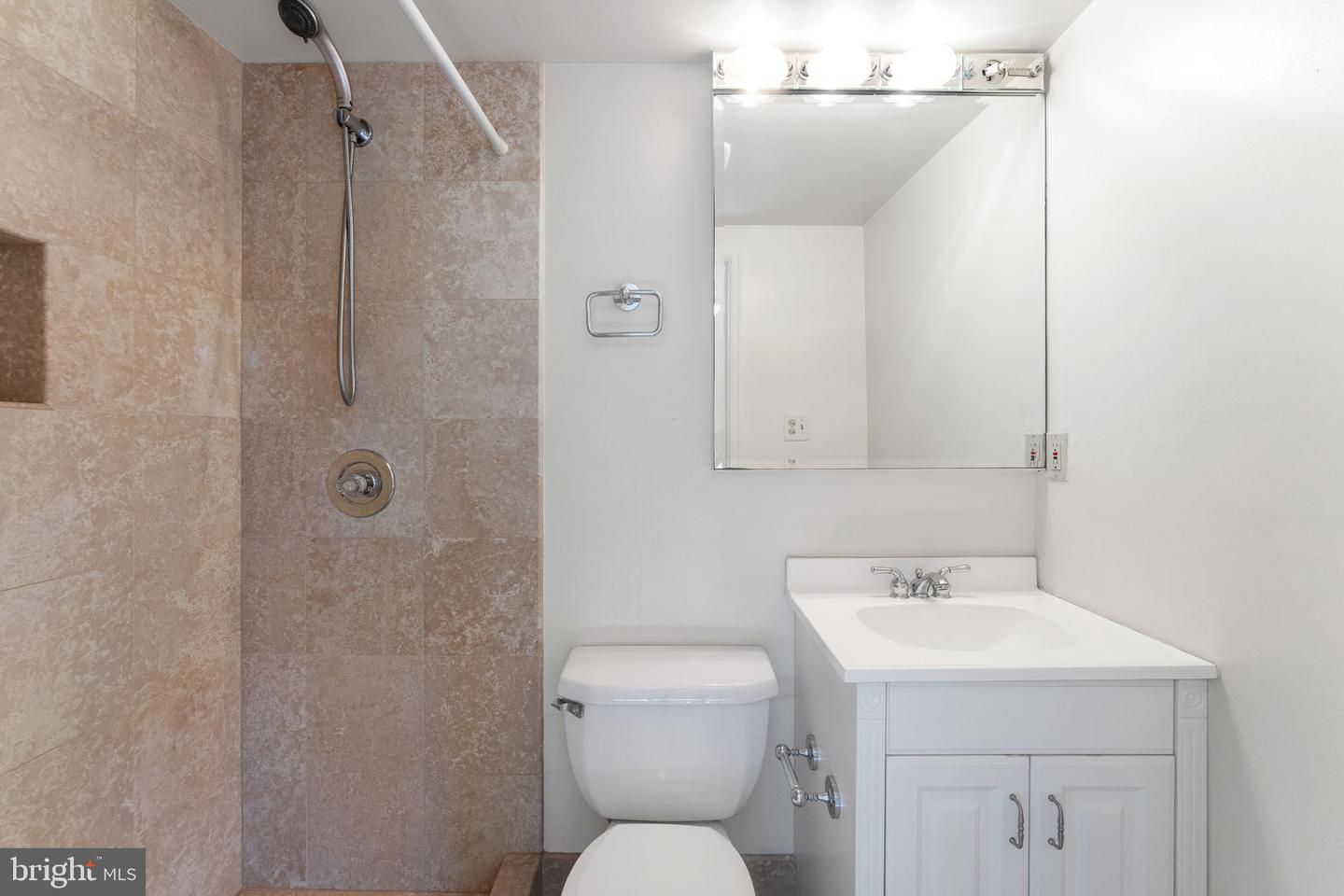 911 S LEE ST, ALEXANDRIA, Virginia 22314, 4 Bedrooms Bedrooms, ,3 BathroomsBathrooms,Residential,For sale,911 S LEE ST,VAAX2048780 MLS # VAAX2048780