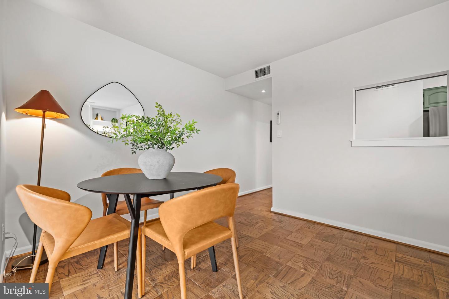 1001 26TH ST NW #308, WASHINGTON, District Of Columbia 20037, 2 Bedrooms Bedrooms, ,2 BathroomsBathrooms,Residential,For sale,1001 26TH ST NW #308,DCDC2216196 MLS # DCDC2216196