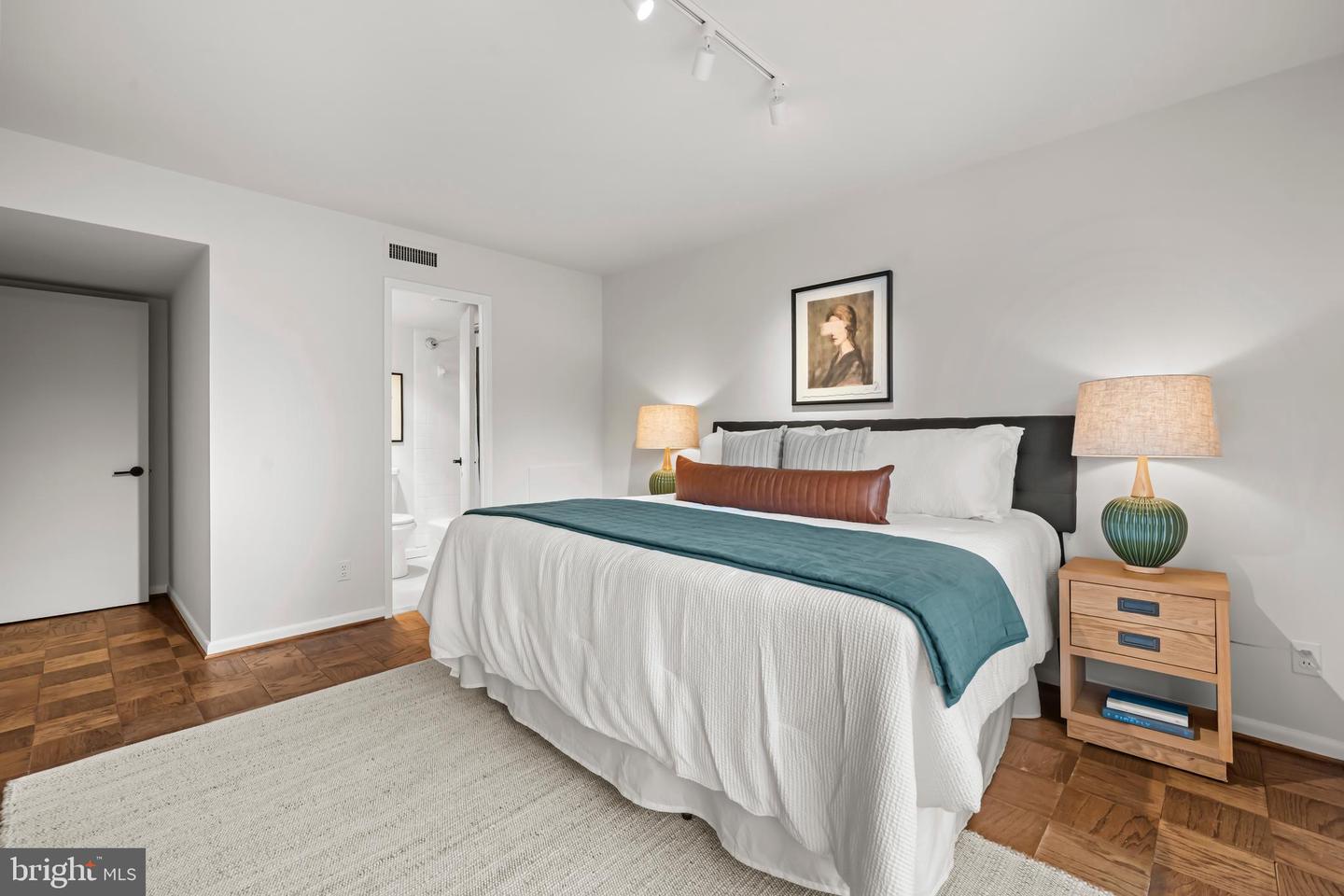 1001 26TH ST NW #308, WASHINGTON, District Of Columbia 20037, 2 Bedrooms Bedrooms, ,2 BathroomsBathrooms,Residential,For sale,1001 26TH ST NW #308,DCDC2216196 MLS # DCDC2216196