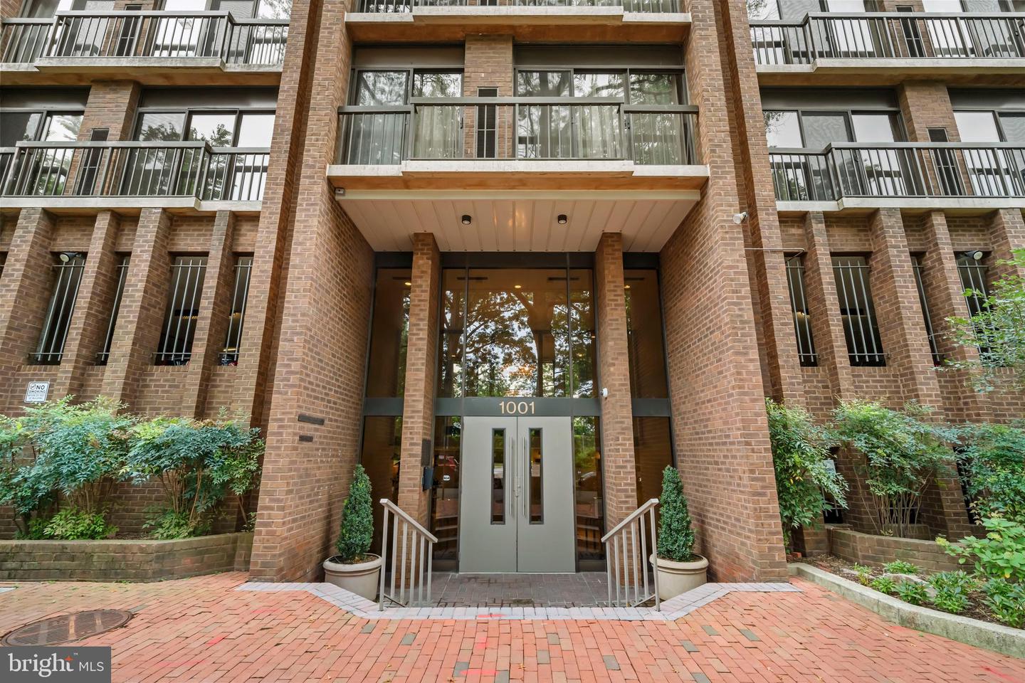 1001 26TH ST NW #308, WASHINGTON, District Of Columbia 20037, 2 Bedrooms Bedrooms, ,2 BathroomsBathrooms,Residential,For sale,1001 26TH ST NW #308,DCDC2216196 MLS # DCDC2216196