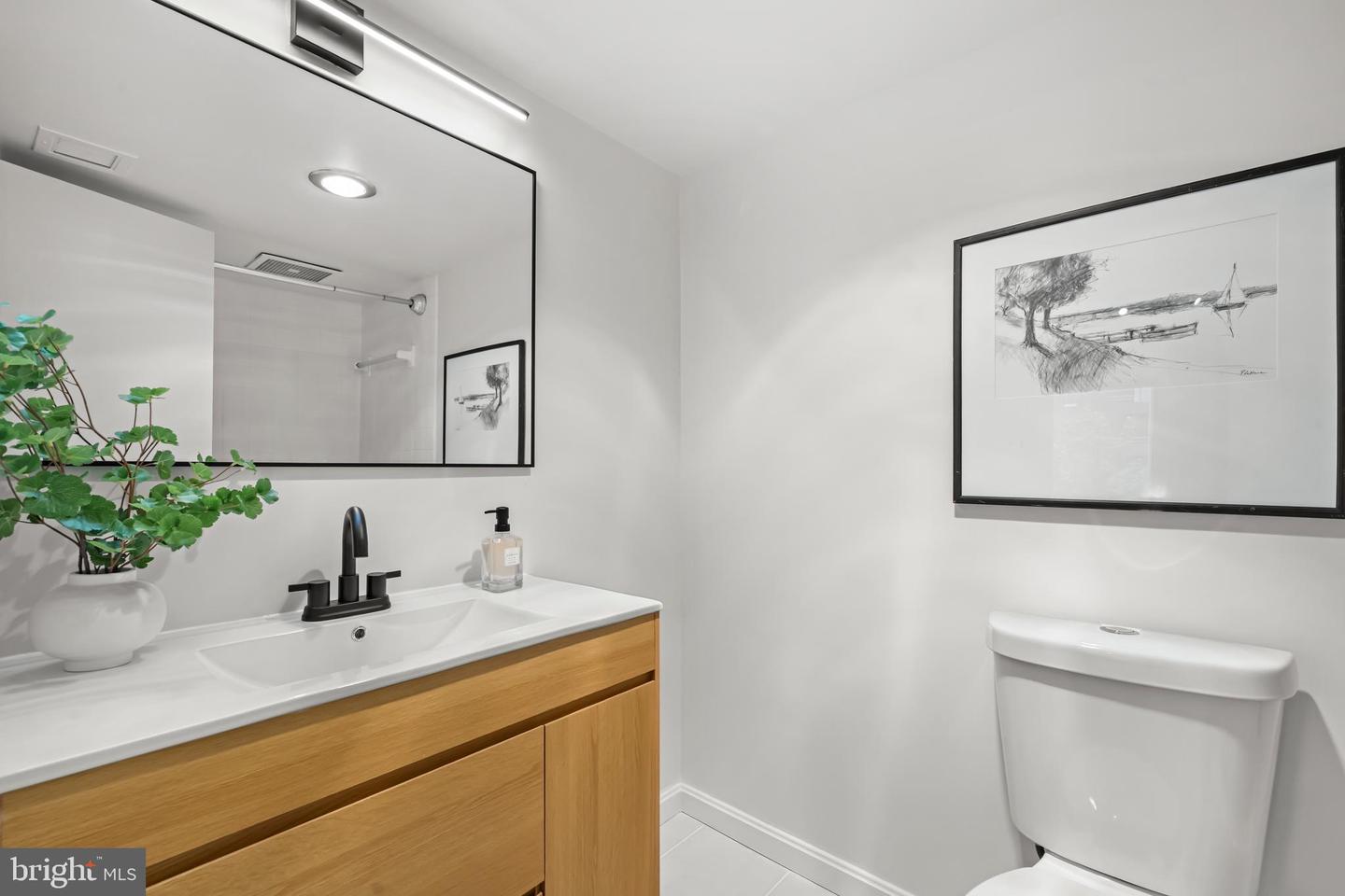 1001 26TH ST NW #308, WASHINGTON, District Of Columbia 20037, 2 Bedrooms Bedrooms, ,2 BathroomsBathrooms,Residential,For sale,1001 26TH ST NW #308,DCDC2216196 MLS # DCDC2216196