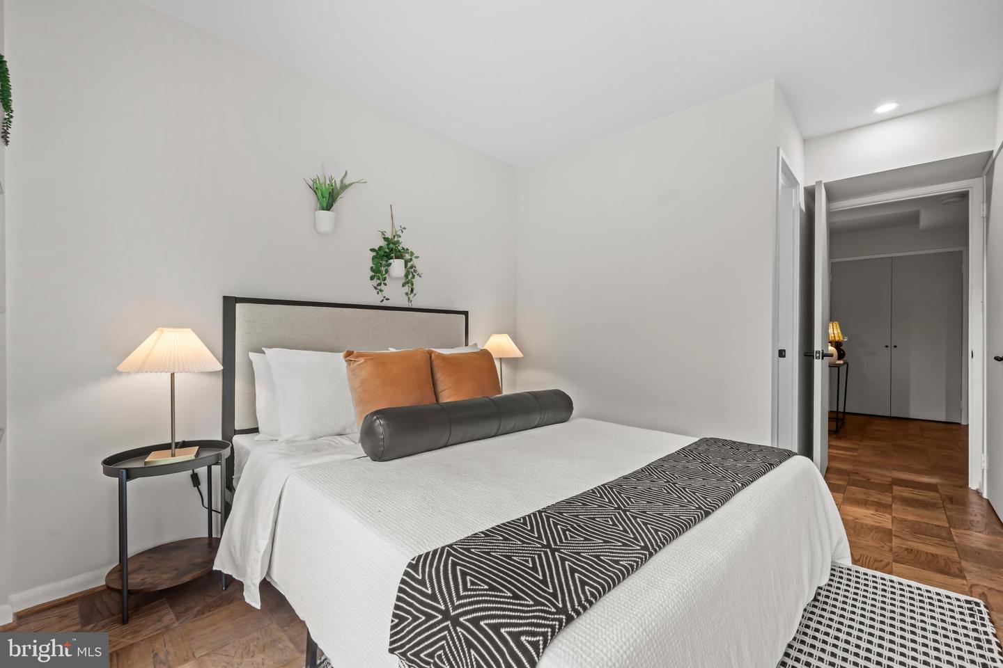 1001 26TH ST NW #308, WASHINGTON, District Of Columbia 20037, 2 Bedrooms Bedrooms, ,2 BathroomsBathrooms,Residential,For sale,1001 26TH ST NW #308,DCDC2216196 MLS # DCDC2216196