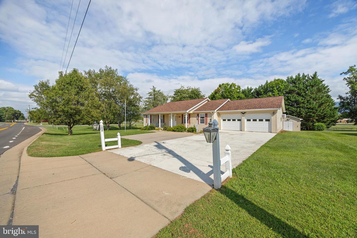 1225 OX RD, WOODSTOCK, Virginia 22664, 3 Bedrooms Bedrooms, ,2 BathroomsBathrooms,Residential,For sale,1225 OX RD,VASH2012302 MLS # VASH2012302
