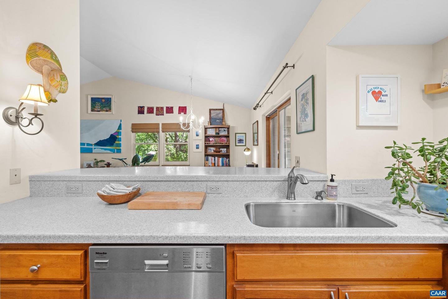 213 TURKEY RIDGE RD, CHARLOTTESVILLE, Virginia 22903, 3 Bedrooms Bedrooms, ,2 BathroomsBathrooms,Residential,For sale,213 TURKEY RIDGE RD,668114 MLS # 668114