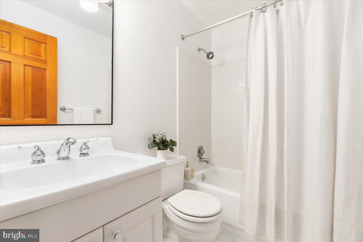 2086 LAKE AUDUBON CT, RESTON, Virginia 20191, 4 Bedrooms Bedrooms, ,3 BathroomsBathrooms,Residential,For sale,2086 LAKE AUDUBON CT,VAFX2240526 MLS # VAFX2240526