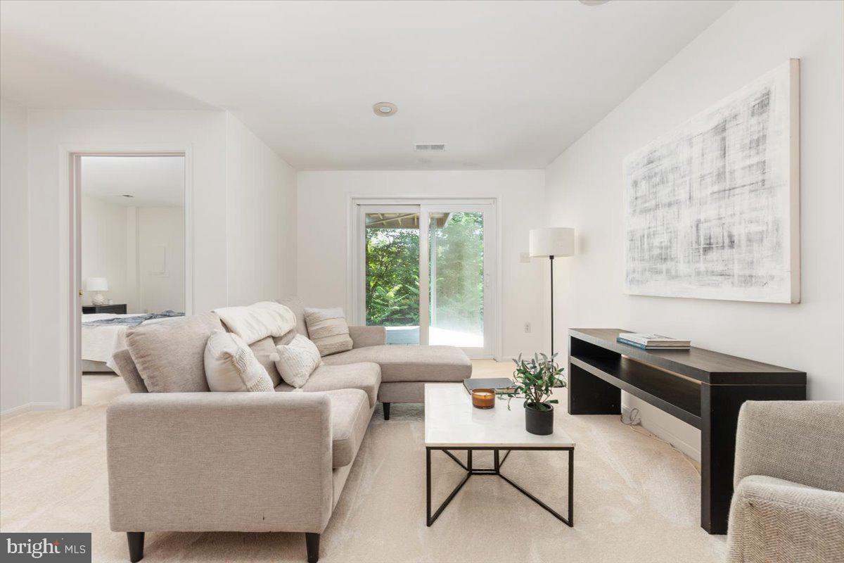 2086 LAKE AUDUBON CT, RESTON, Virginia 20191, 4 Bedrooms Bedrooms, ,3 BathroomsBathrooms,Residential,For sale,2086 LAKE AUDUBON CT,VAFX2240526 MLS # VAFX2240526