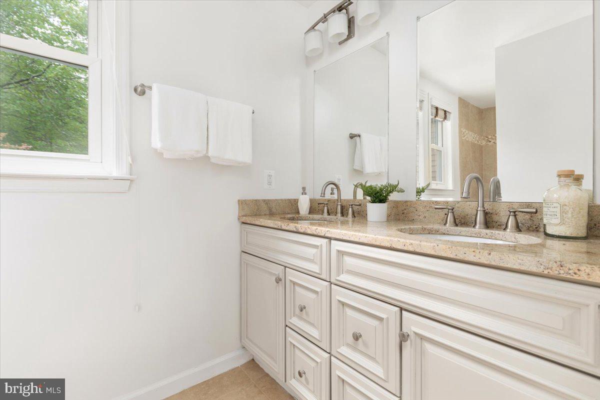 2086 LAKE AUDUBON CT, RESTON, Virginia 20191, 4 Bedrooms Bedrooms, ,3 BathroomsBathrooms,Residential,For sale,2086 LAKE AUDUBON CT,VAFX2240526 MLS # VAFX2240526