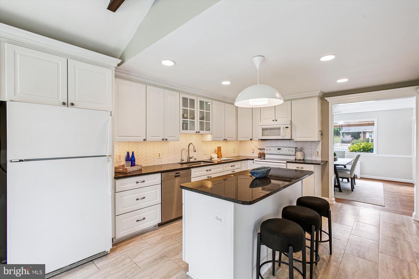 7823 MARTHAS LN, FALLS CHURCH, Virginia 22043, 3 Bedrooms Bedrooms, ,2 BathroomsBathrooms,Residential,For sale,7823 MARTHAS LN,VAFX2247348 MLS # VAFX2247348