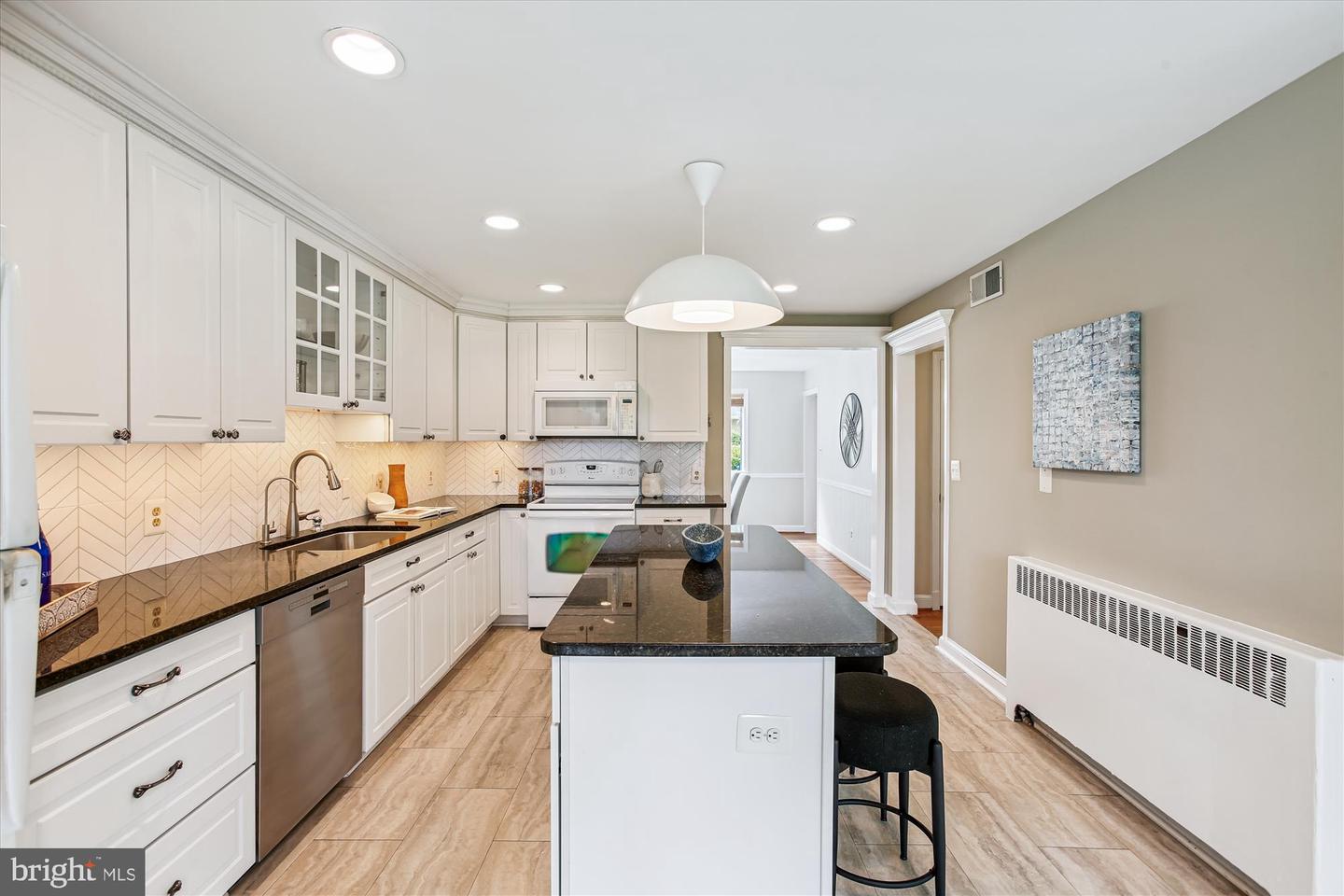 7823 MARTHAS LN, FALLS CHURCH, Virginia 22043, 3 Bedrooms Bedrooms, ,2 BathroomsBathrooms,Residential,For sale,7823 MARTHAS LN,VAFX2247348 MLS # VAFX2247348