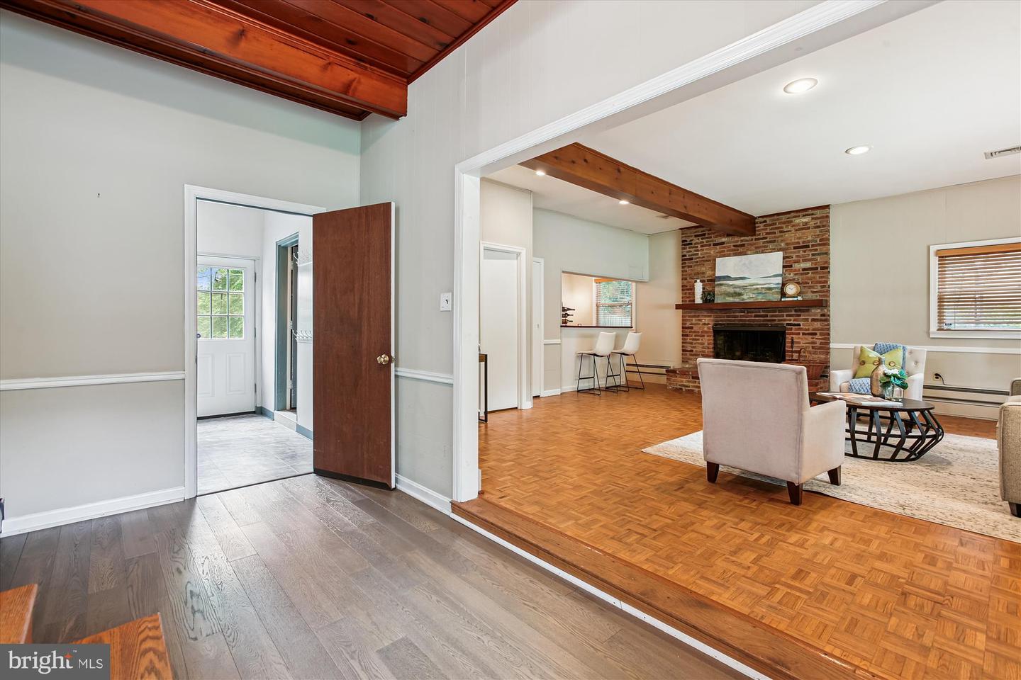 7823 MARTHAS LN, FALLS CHURCH, Virginia 22043, 3 Bedrooms Bedrooms, ,2 BathroomsBathrooms,Residential,For sale,7823 MARTHAS LN,VAFX2247348 MLS # VAFX2247348