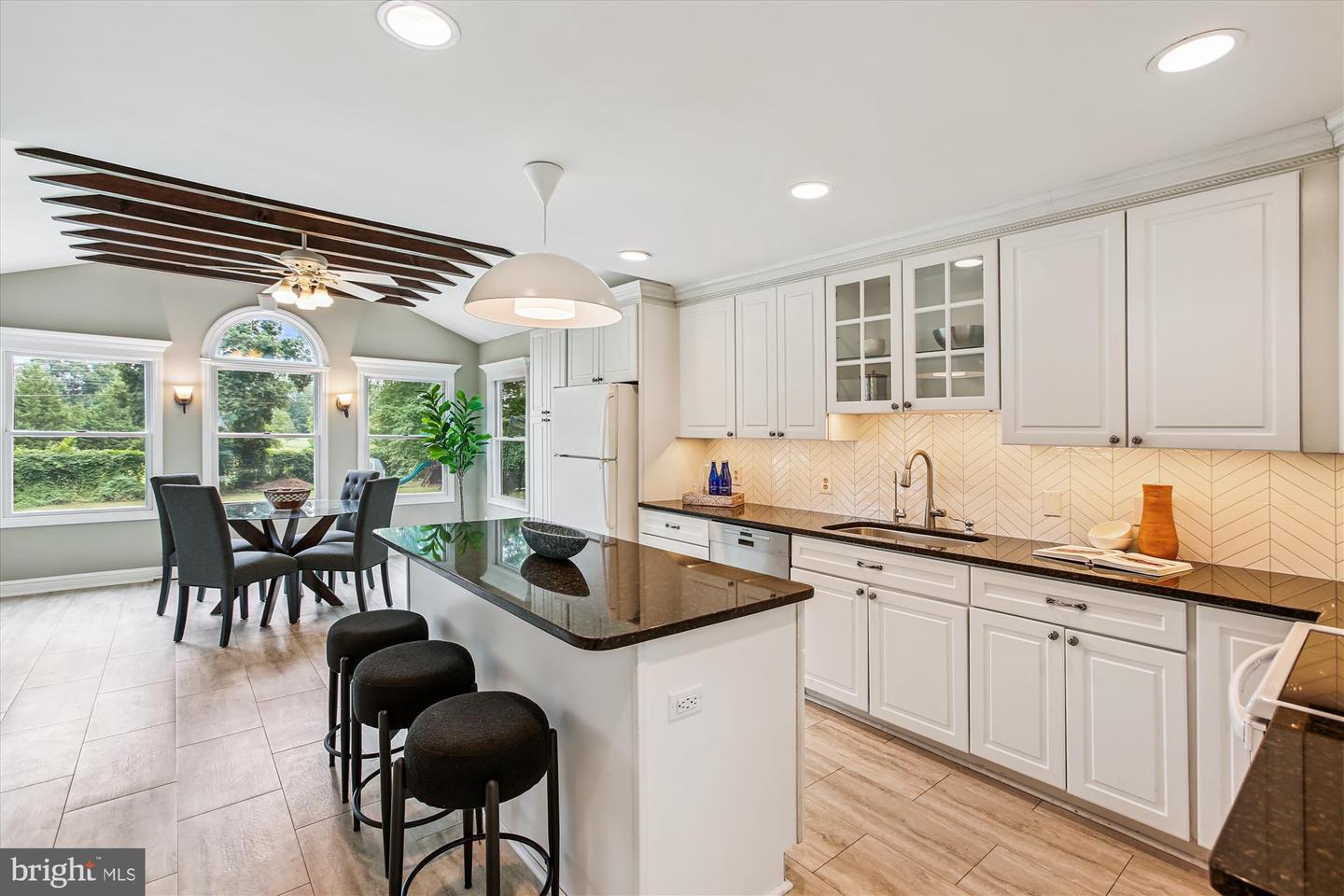 7823 MARTHAS LN, FALLS CHURCH, Virginia 22043, 3 Bedrooms Bedrooms, ,2 BathroomsBathrooms,Residential,For sale,7823 MARTHAS LN,VAFX2247348 MLS # VAFX2247348
